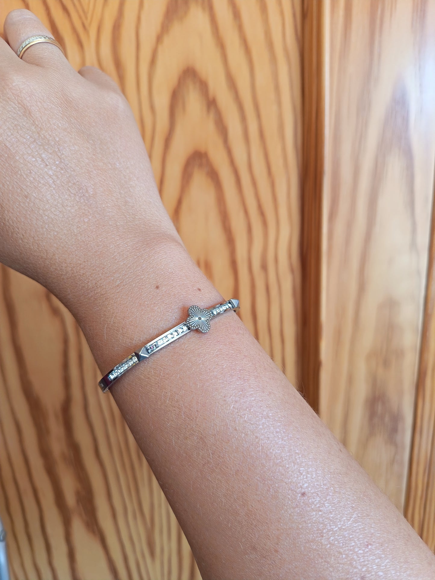 BRAZALETE MODELO FLOR